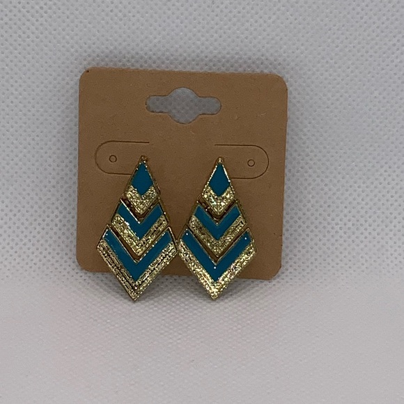 NEW- Vintage Inspired Earrings - Picture 2 of 2